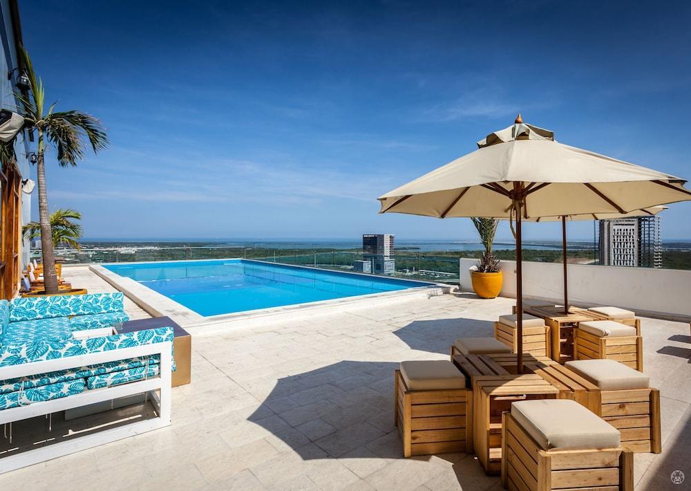Ghl Collection Barranquilla Hotel Kültér fotó Rooftop pool at the hotel